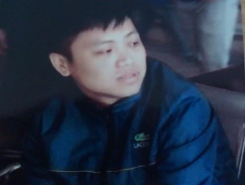 Tên trộm bị phát giác khi vô tình vào ảnh sinh viên